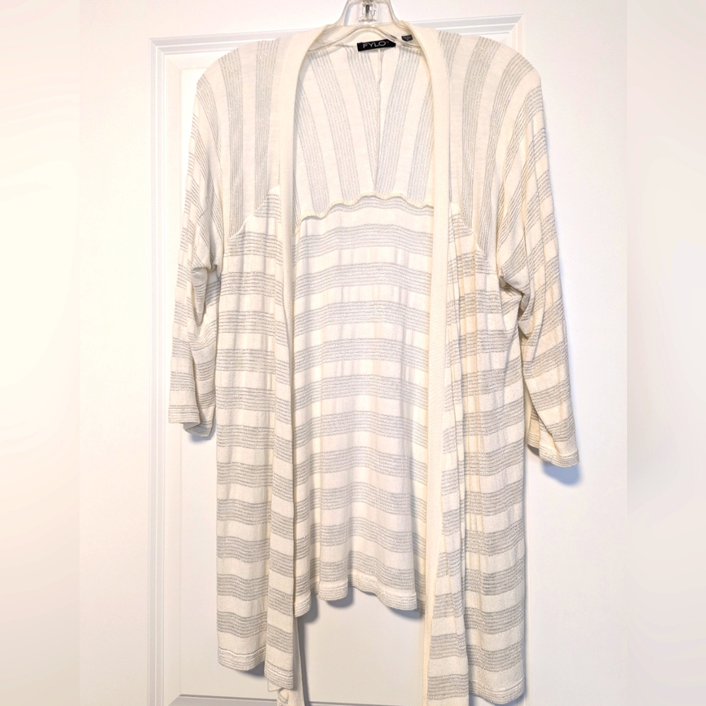 NWOT - Jacket - FLO - White with Silver size : M